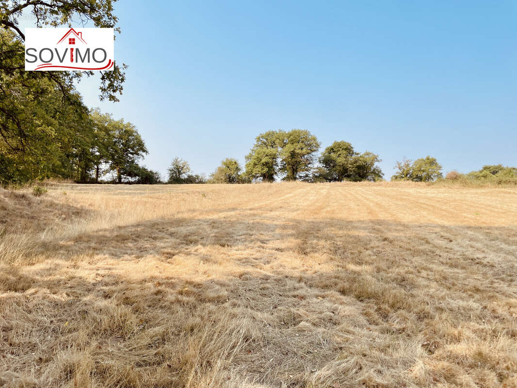 Laissez vous seduire par cette maison de campagne en pierre, nichée sur 3,41 ha en bord de rivière - photo 32