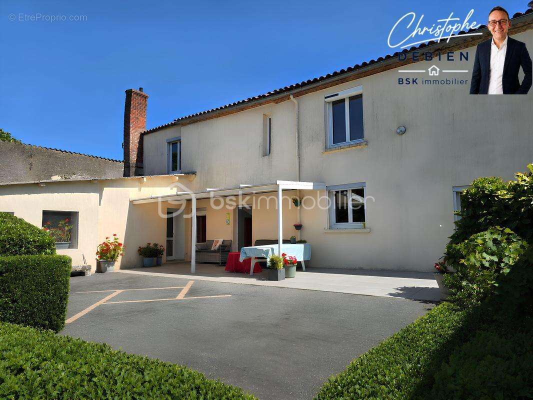 Maison à LES HERBIERS