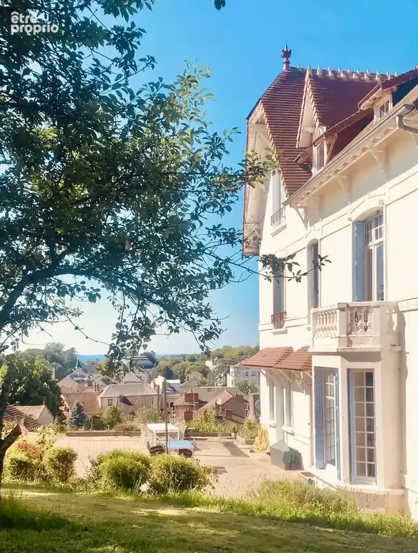 Maison 10 pièces 254 m² à vendre à Neris-Les-Bains (03310) - photo 1