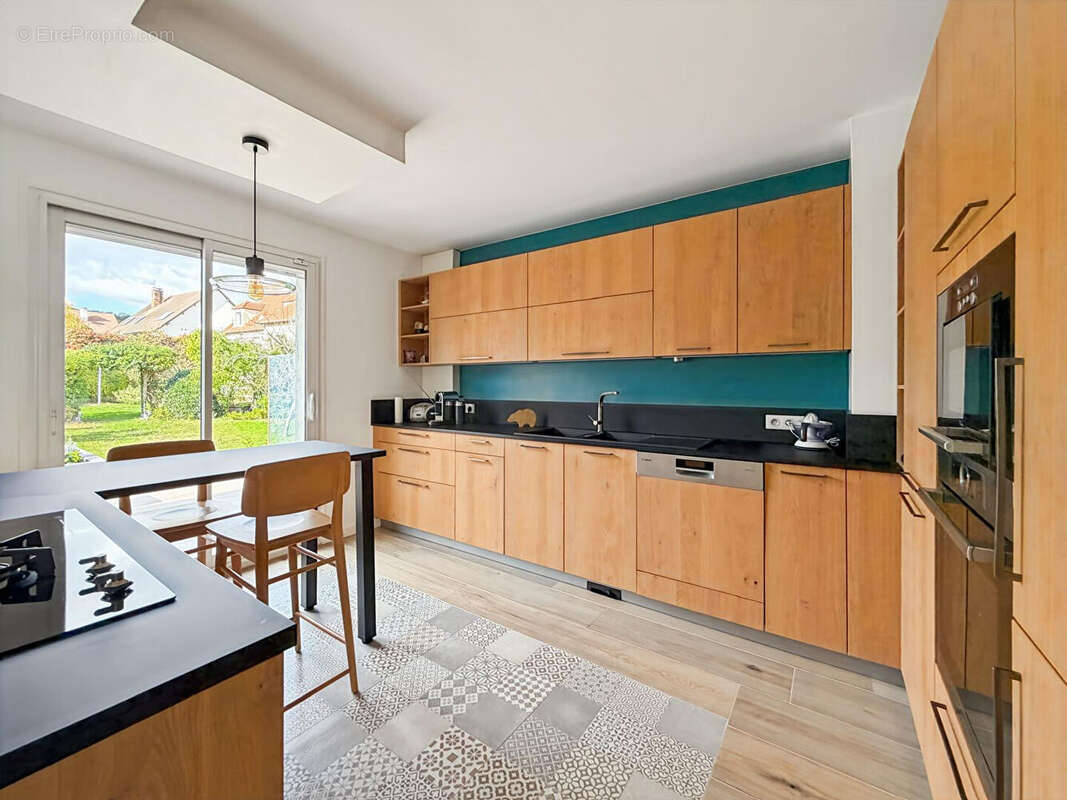 Maison à VERRIERES-LE-BUISSON