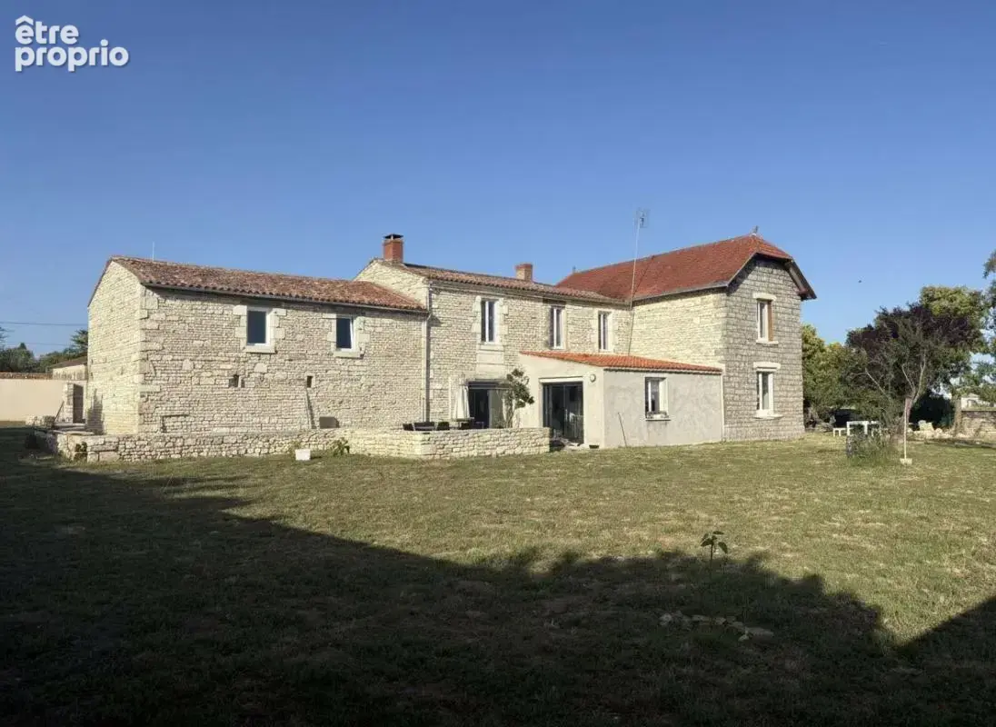 Maison 317 m² à Fontenay-Le-Comte  - photo 2