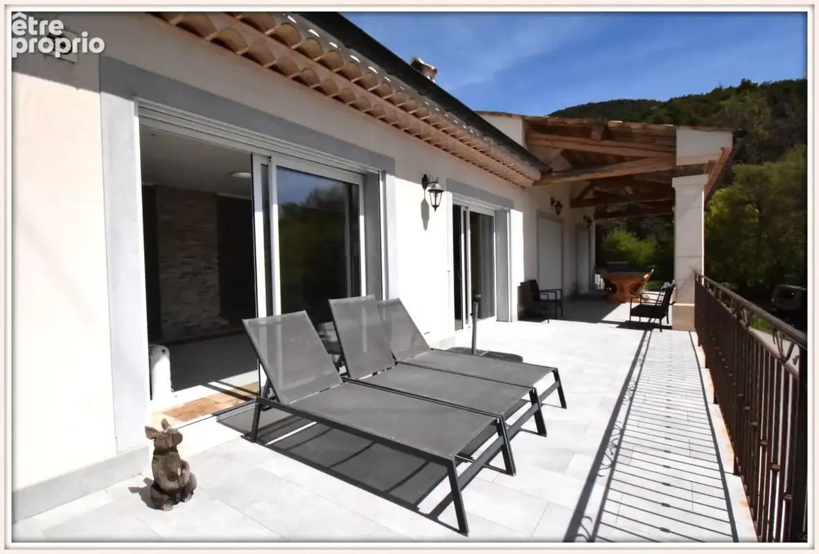 Propriete Peyroules Villa avec piscine intérieure dex hangars forte rentabilité - photo 9