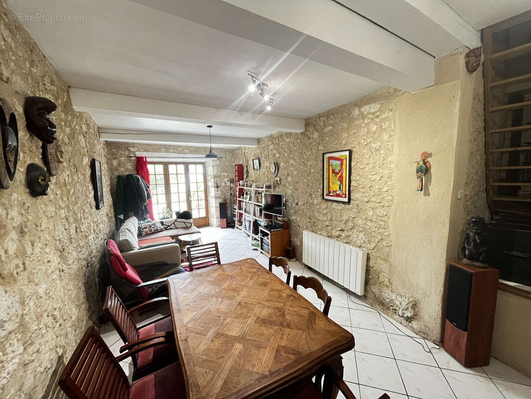 Maison à SARRANT
