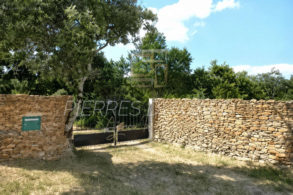 Terrain à UZES