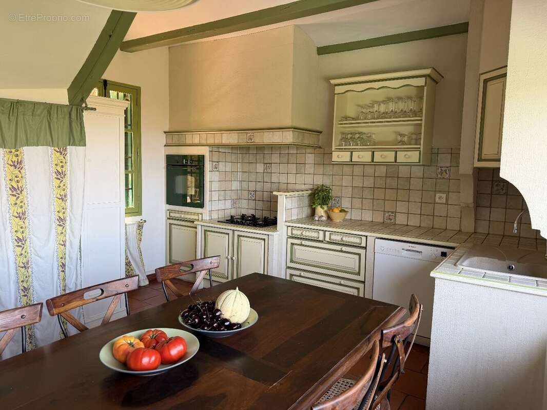 Maison de 98.56 m² sur un terrain de 673 m² avec vue panoramique et piscine. - photo 8