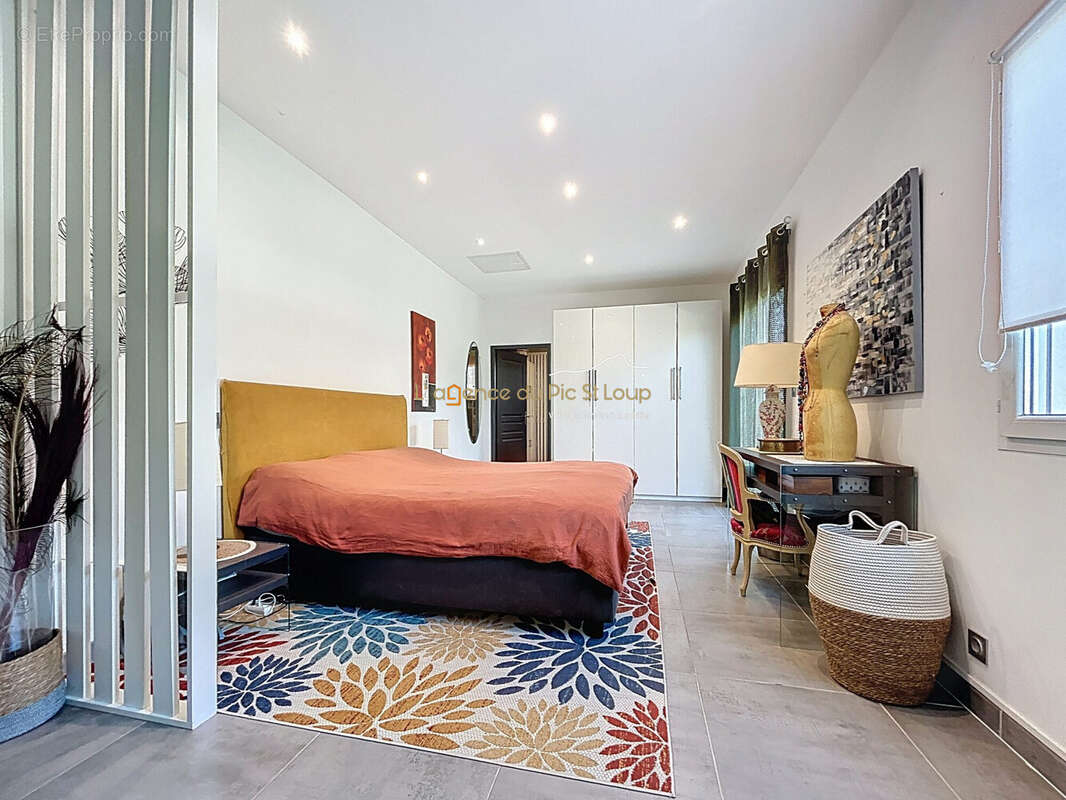 Maison à SAINT-JEAN-DE-CUCULLES