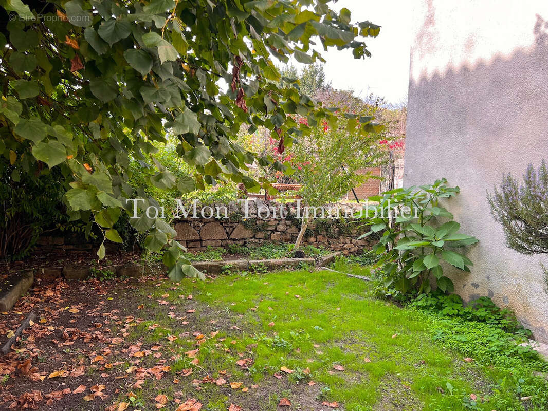 Maison de village indépendante de 87m2 env. sur 2 niveaux + Jardin & dépendance. - photo 2