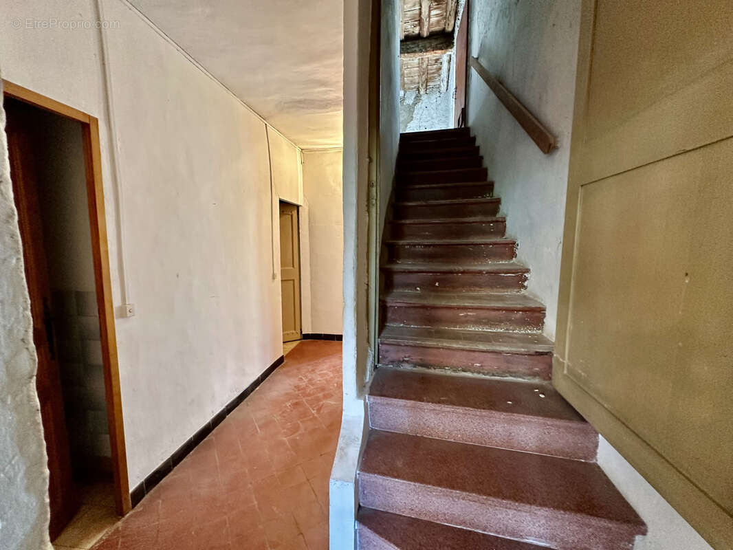 Mouriès (13) : Maison de village spacieuse sur 3 niveaux - photo 15