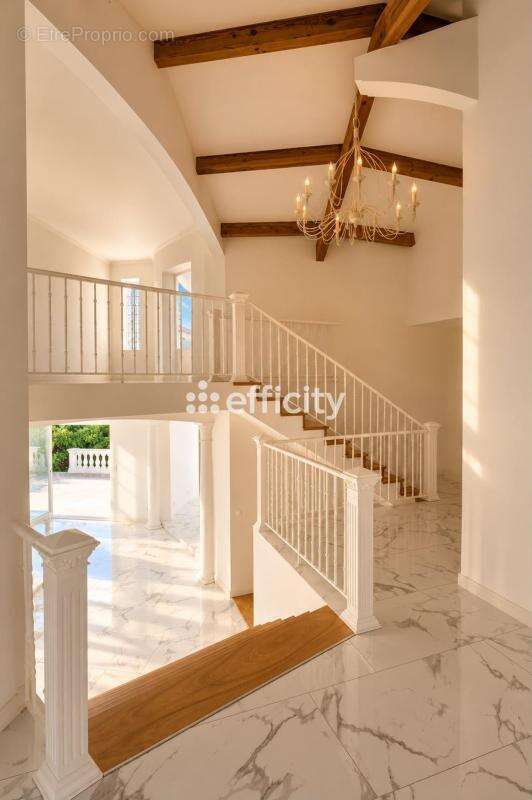 Maison 245 m² à Rochetaillee-Sur-Saone  - photo 4