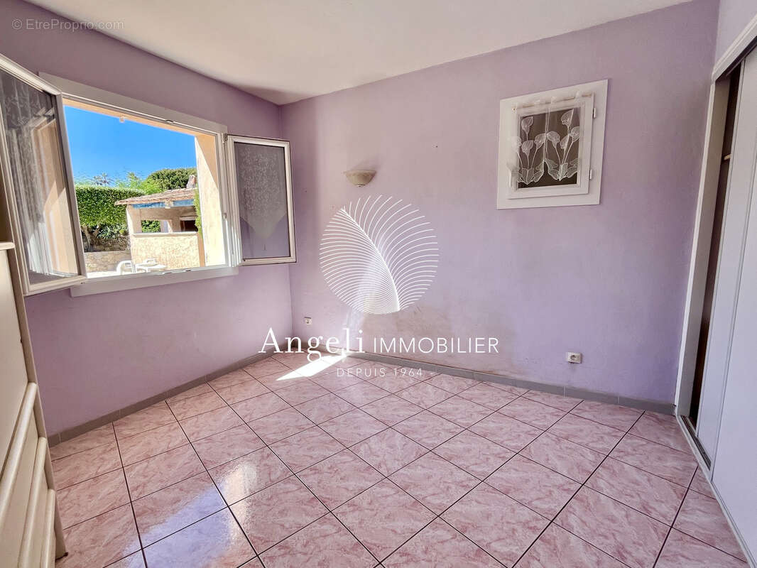 Maison à ROQUEBRUNE-SUR-ARGENS