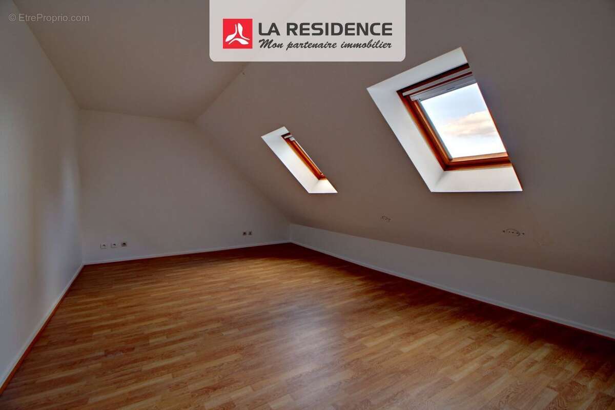 Appartement à LES CLAYES-SOUS-BOIS