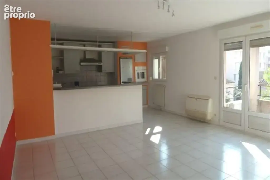 NIMES-QUARTIER DES AMOUREUX. Dans résidence sécurisée, P3 de 70 m2 avec stationnement. - photo 6