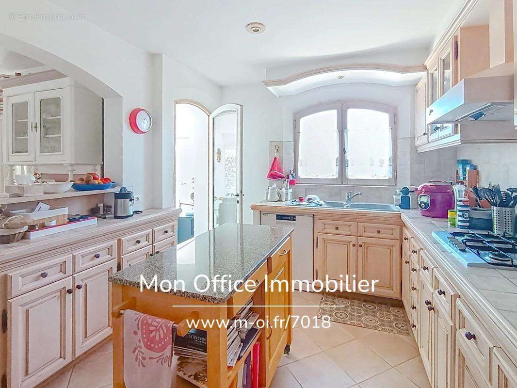 Référence : 7018-les - maison provençale avec piscinne et véranda au calme à cogolin - photo 8