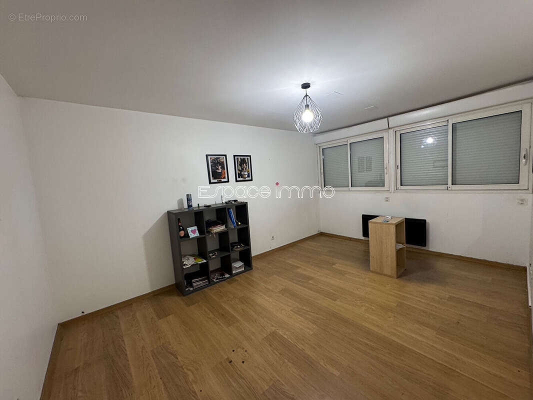 Commerce à PISSY-POVILLE