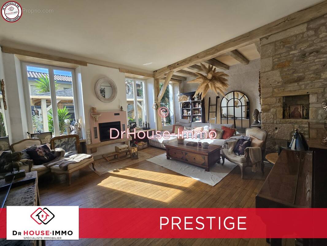 Maison 465 m² à La Mothe-Saint-Heray  - photo 1