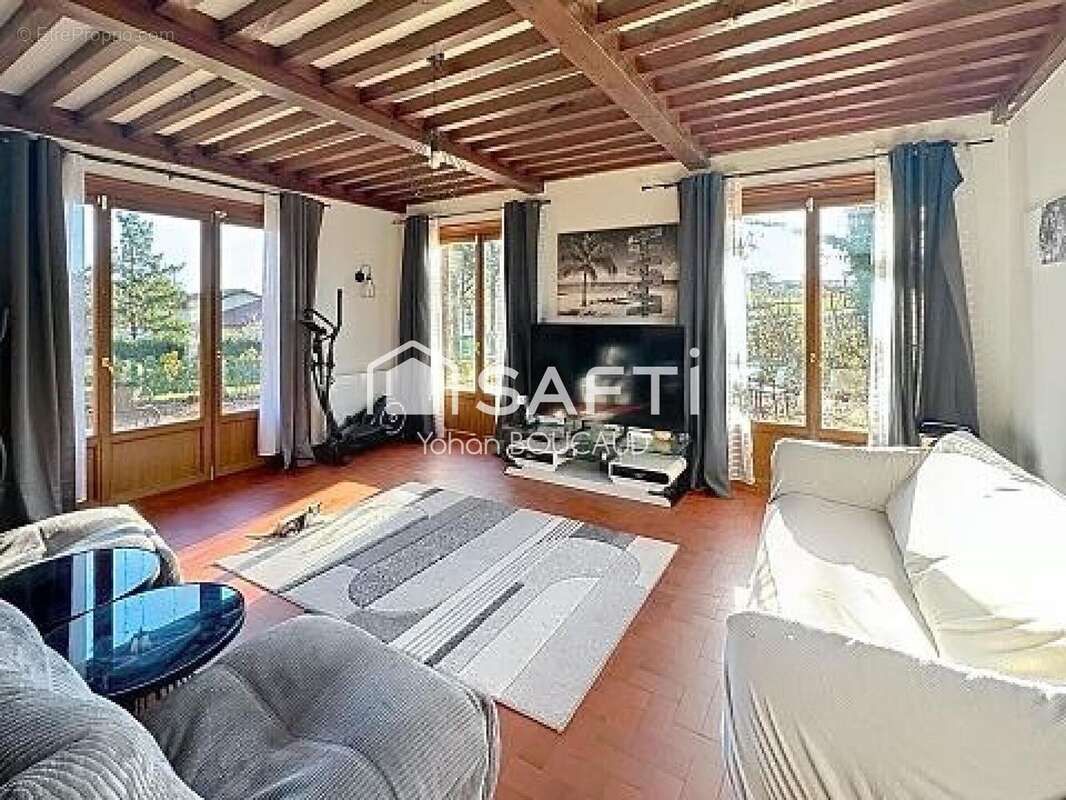 Maison 258 m² à Salles-Arbuissonnas-En-Beaujolais  - photo 6