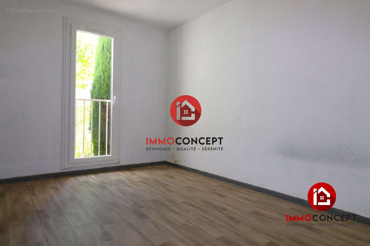 Chambre - Appartement à BAGNOLS-SUR-CEZE