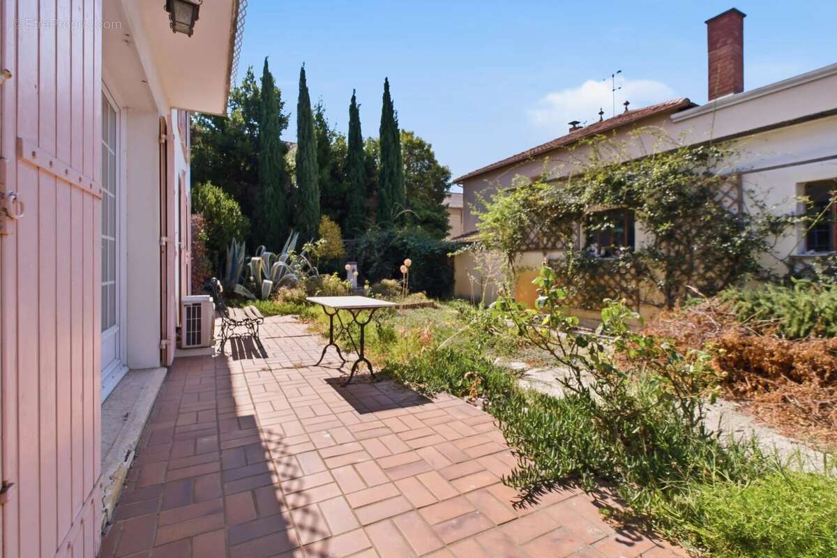 Ensemble immobilier avec jardin et garages centre Ville Exclusivité - photo 10