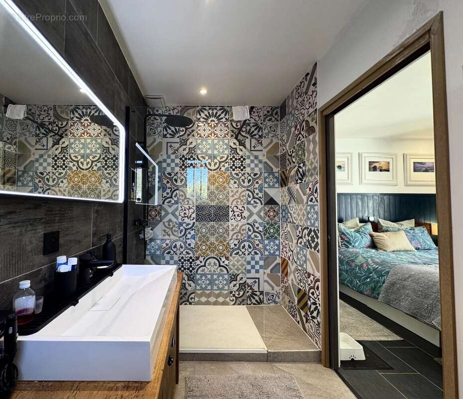 Maison à ENTRECASTEAUX