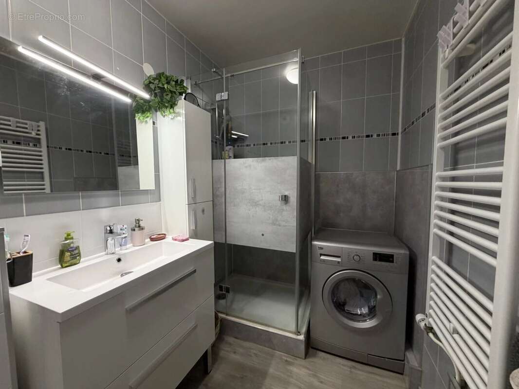 Appartement à LE MESNIL-SAINT-DENIS