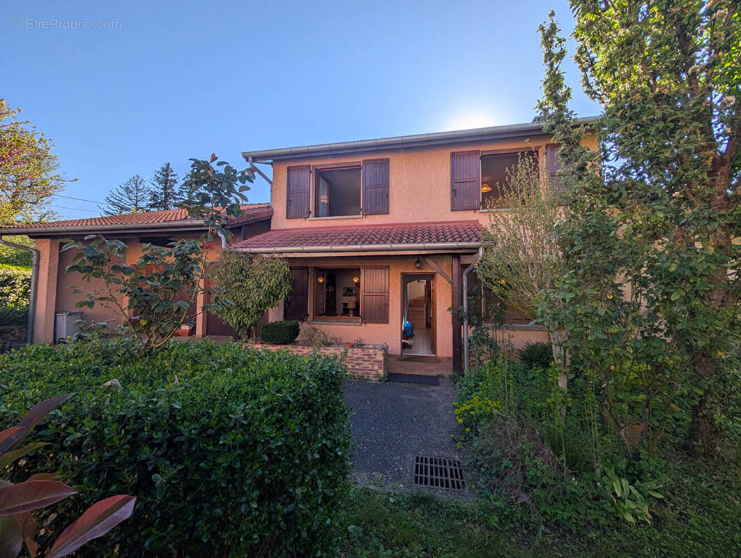 Maison à ESTRABLIN