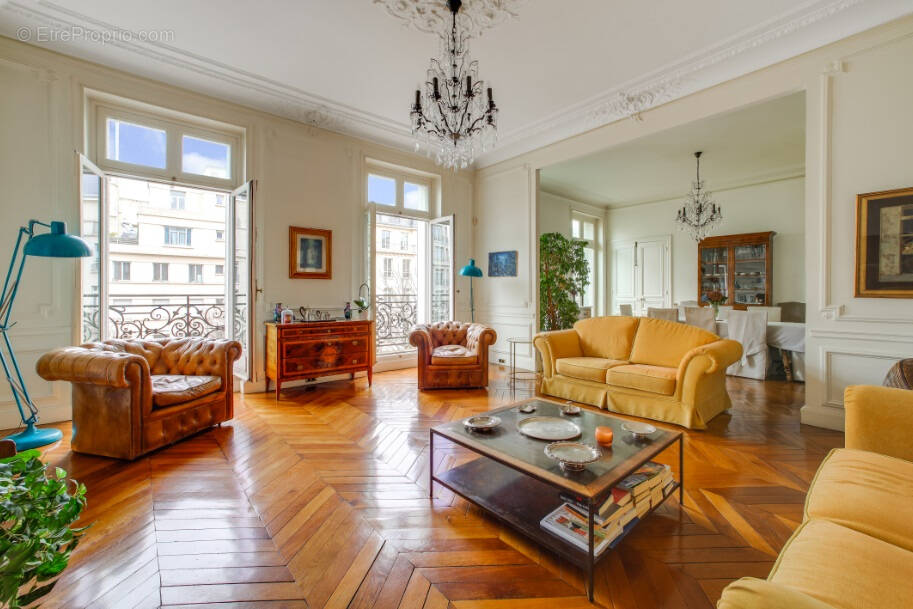 Appartement à PARIS-8E