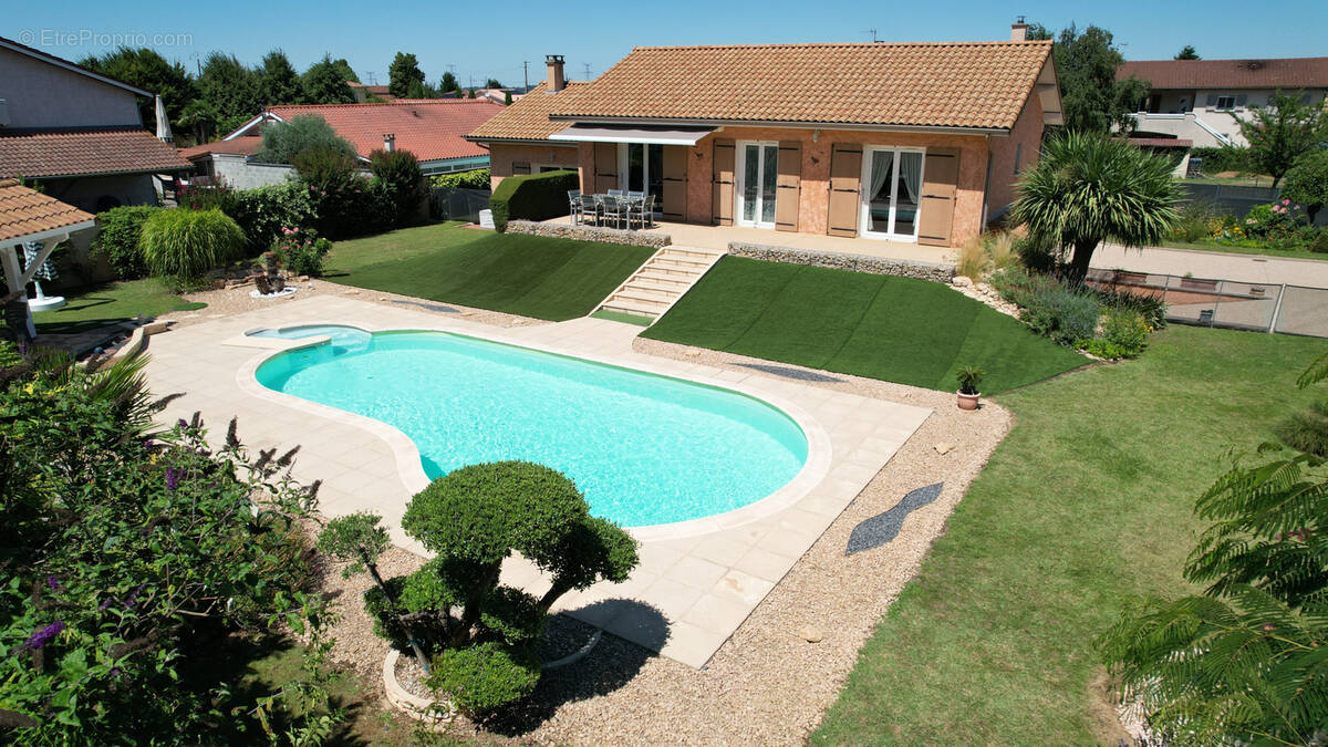 Maison à SAINT-PIERRE-DE-CHANDIEU