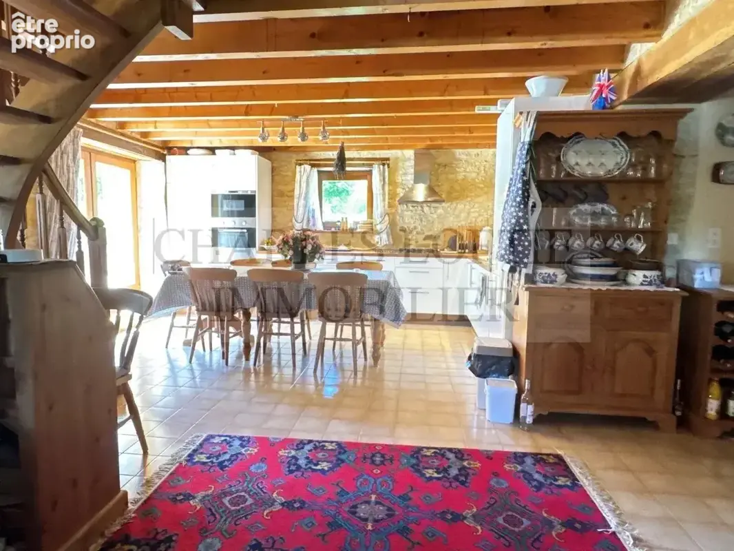 Charmante maison en pierre avec piscine, sur un terrain de 3800 m² , aux portes d’un village vivant de la Bouriane. - photo 13