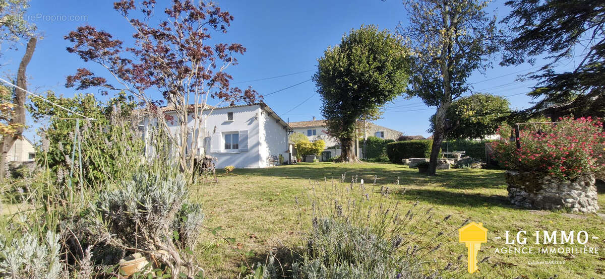 Maison à SAINT-GEORGES-DES-AGOUTS