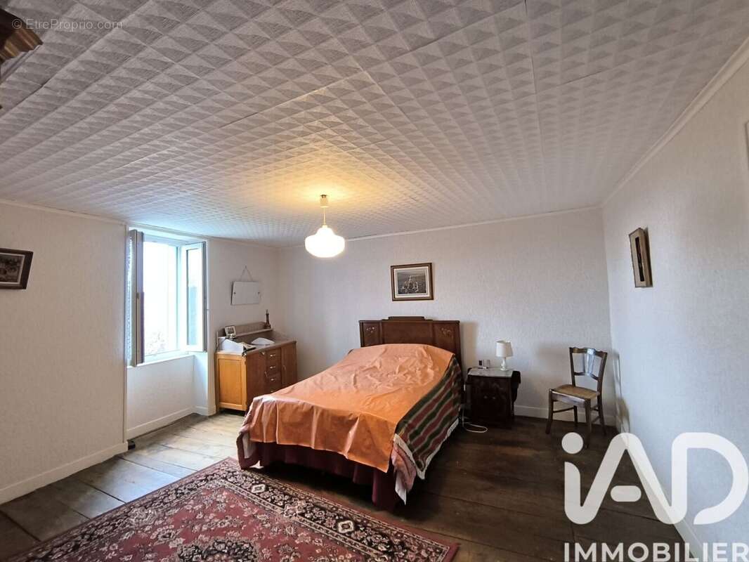 Maison 111 m² à Crocq  - photo 7