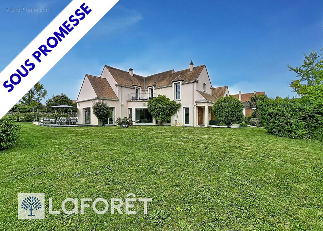 Maison à SAINT-NOM-LA-BRETECHE