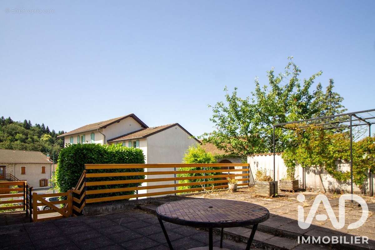 Maison 115 m² à Vertolaye  - photo 3