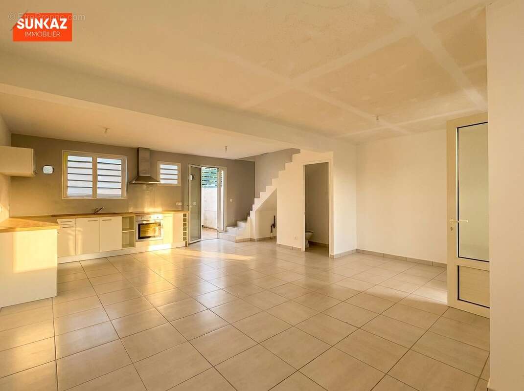Maison 84 m² à Saint-Louis  - photo 2