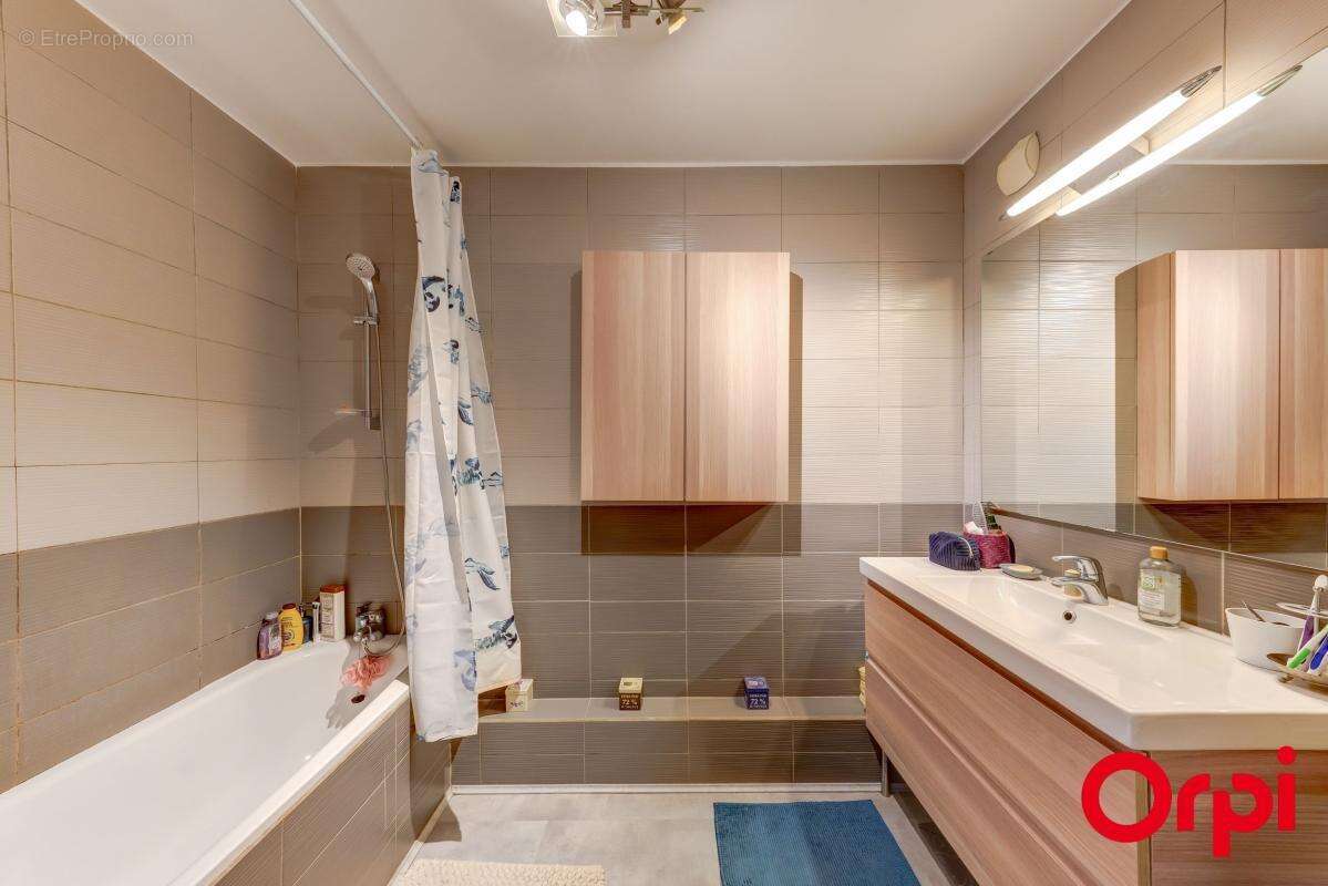 Appartement à LYON-8E