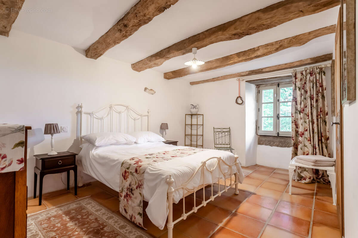 Maison à MONTAIGU-DE-QUERCY