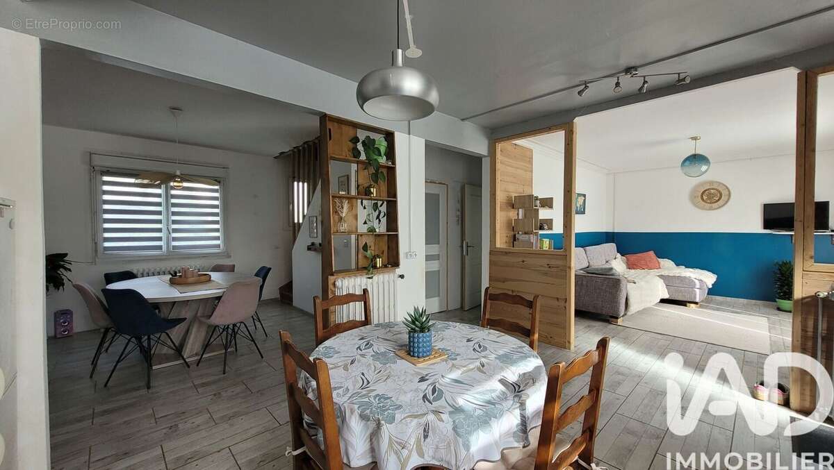 Photo 2 - Maison à CHATEAUNEUF-DU-FAOU