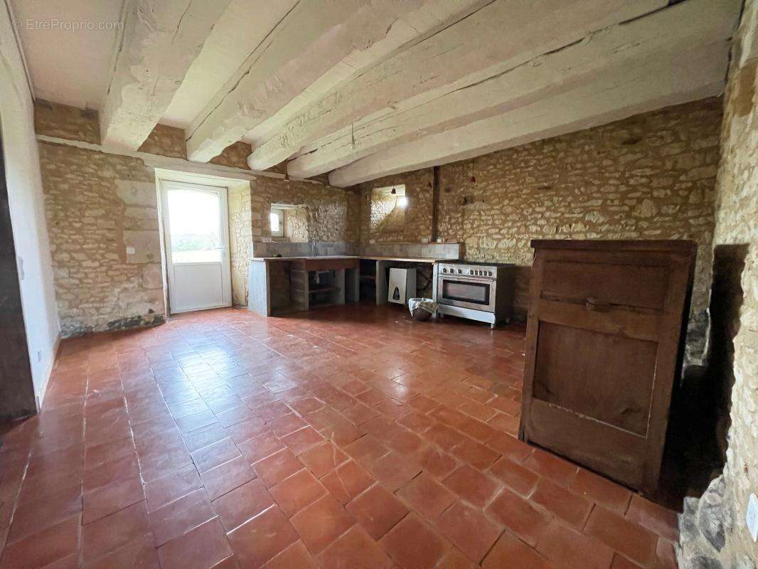 Maison à PRESSIGNAC-VICQ