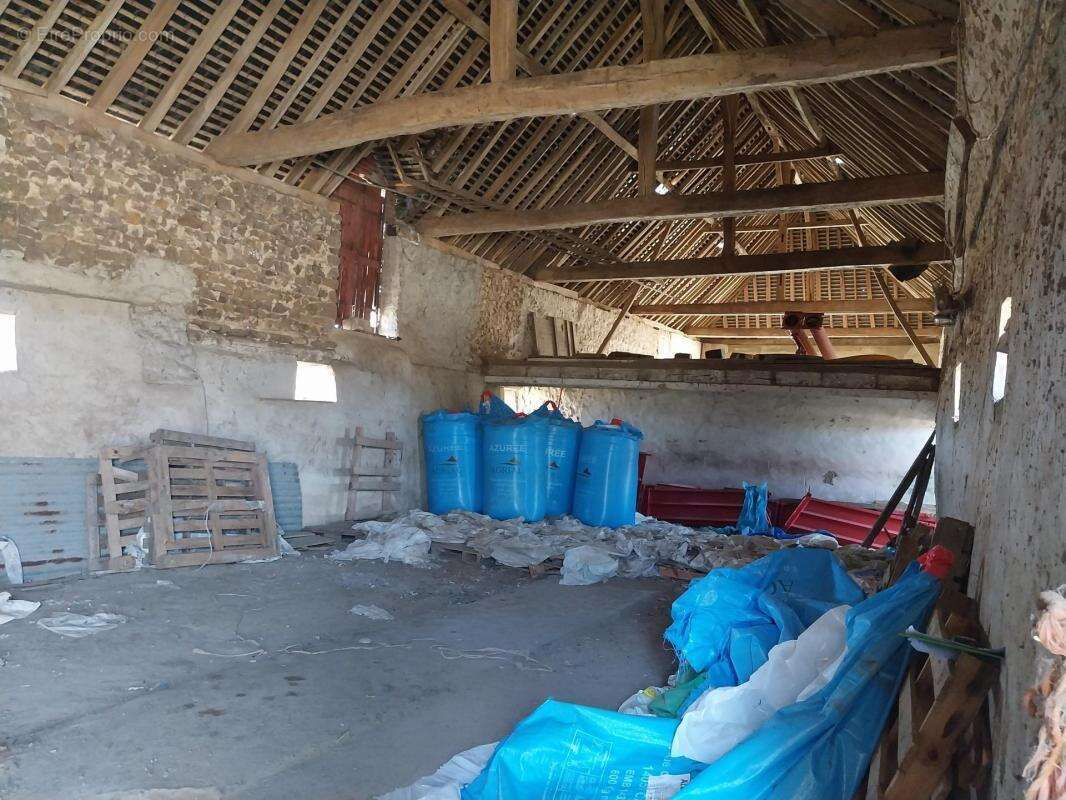 Beaux volumes ancien corps de ferme a renove - photo 5