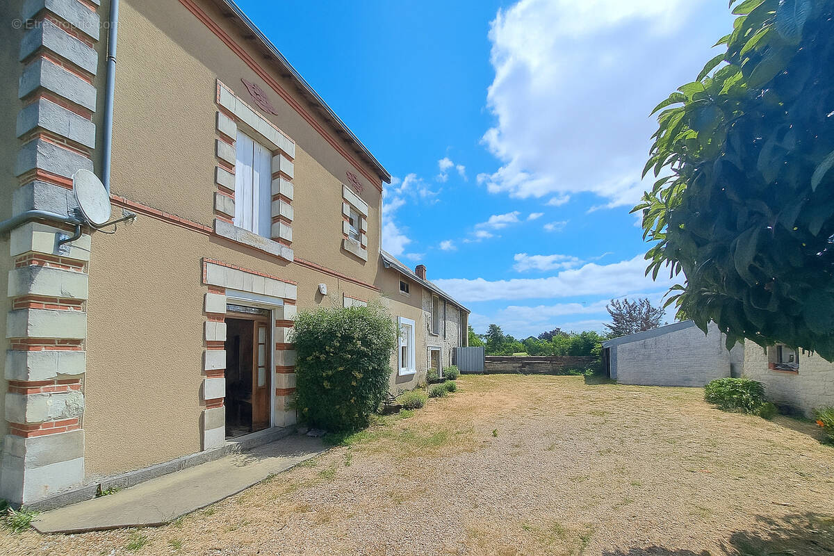 Maison à THURE