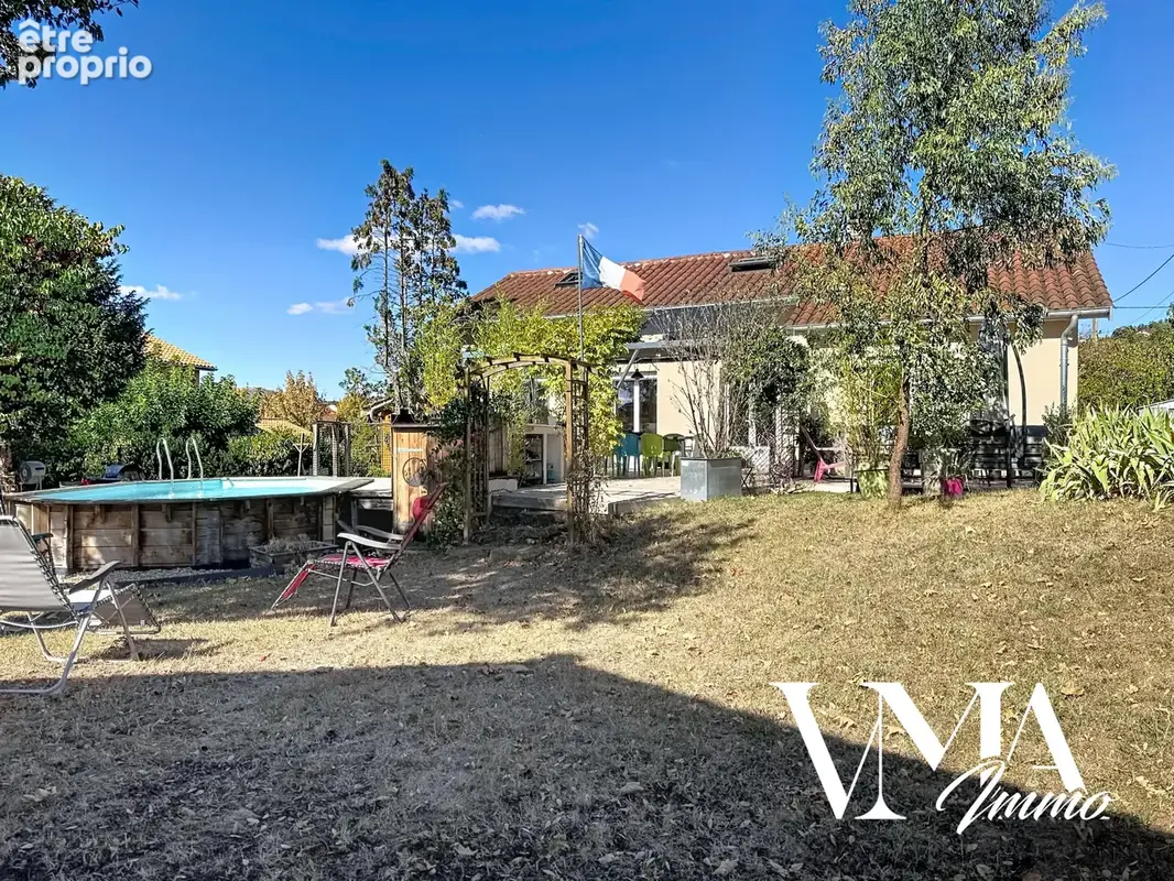 Val d'Oingt / Maison de 120m2 sur une parcelle de terrain de 920m2. - photo 4