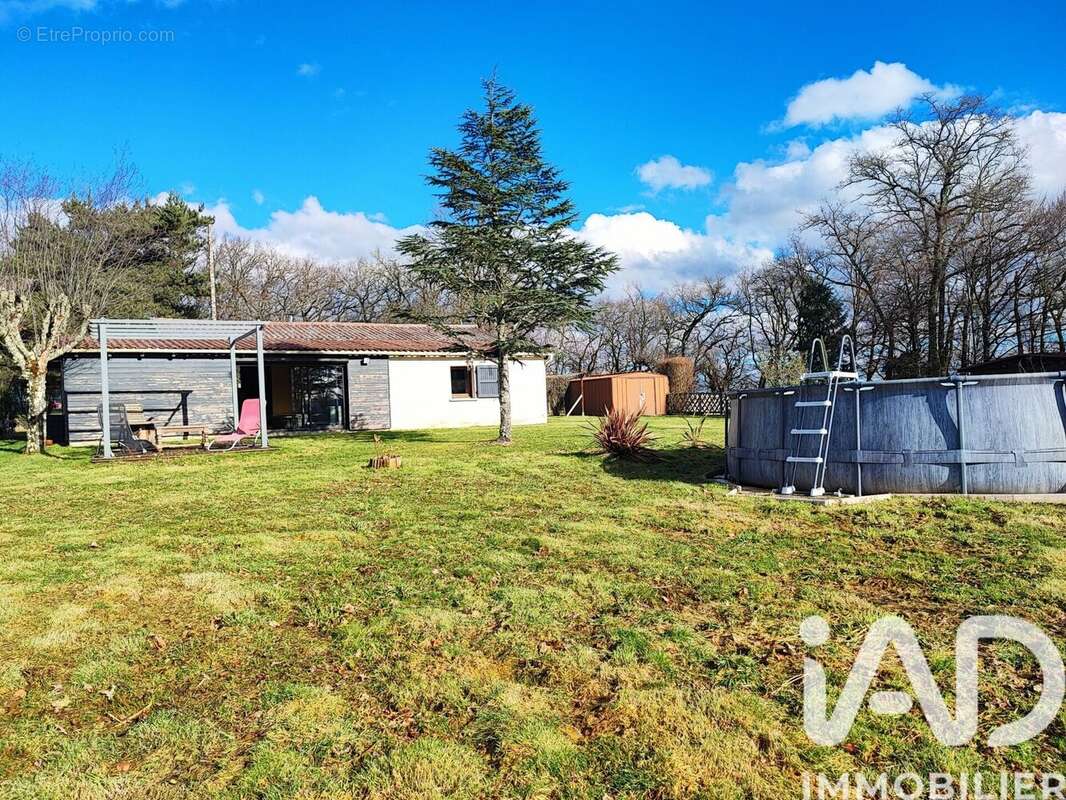 Photo 2 - Maison à LE ROUGET