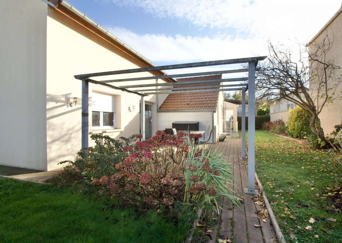 Maison 140 m² à La Verriere  - photo 2