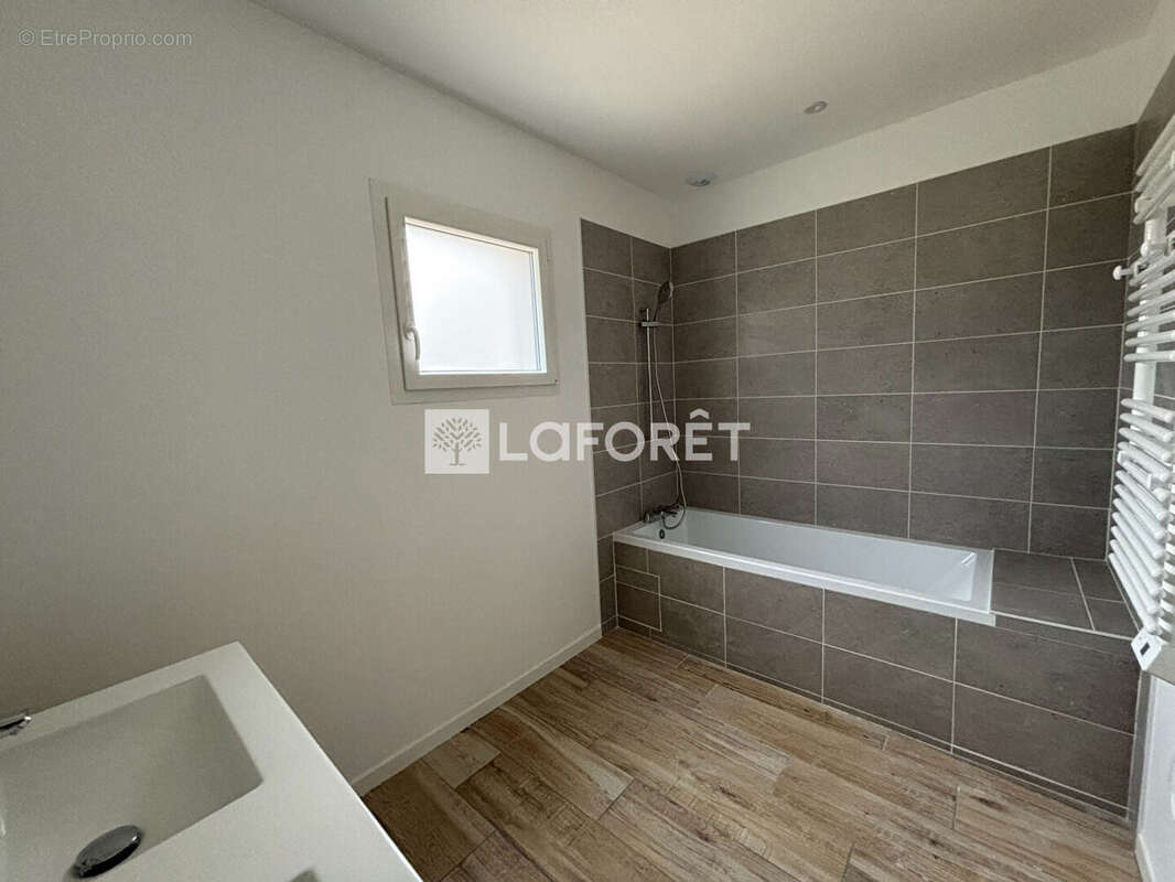 Maison à MONCLAR-DE-QUERCY