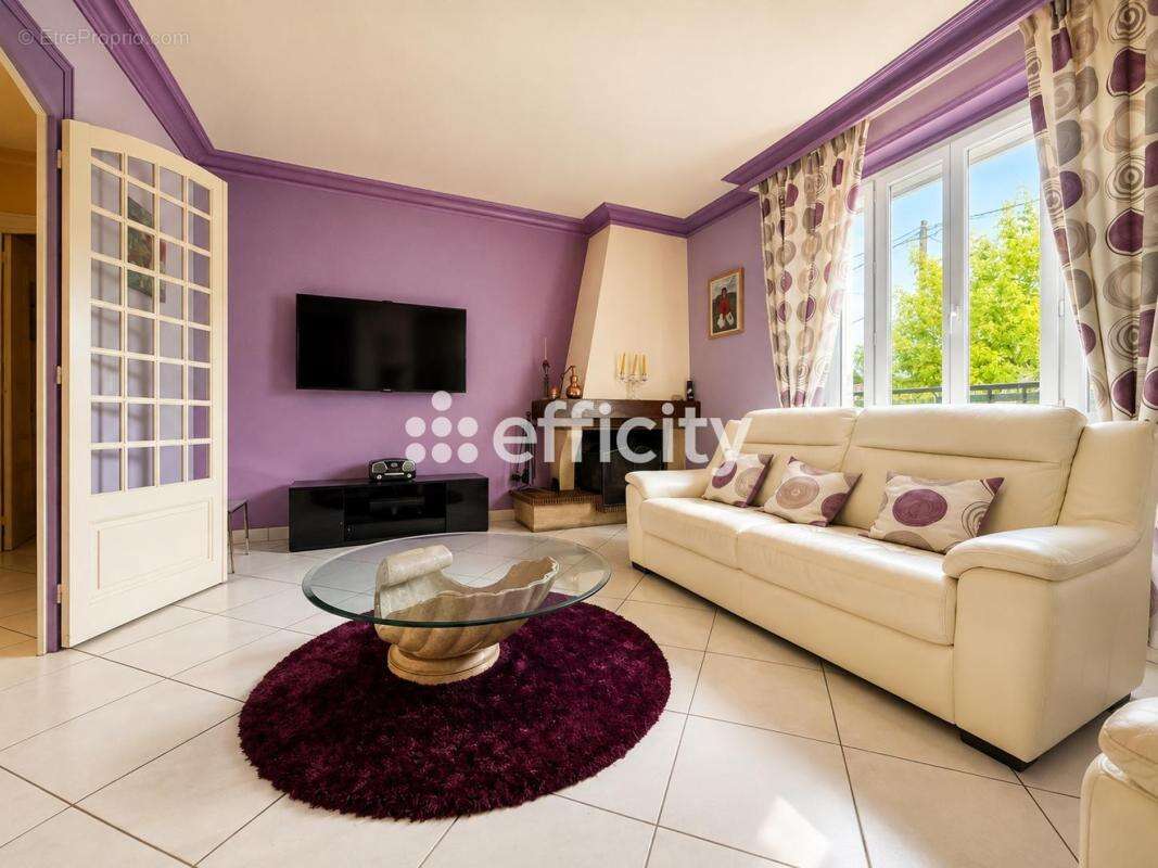 Maison 160 m² à Jassans-Riottier  - photo 6