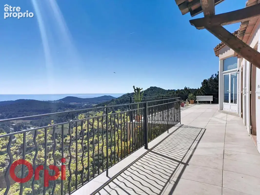 Superbe villa T7 entre Bandol et La Cadière-d'Azur  Vue Mer à 180°  Terrain 5 000 m - photo 17