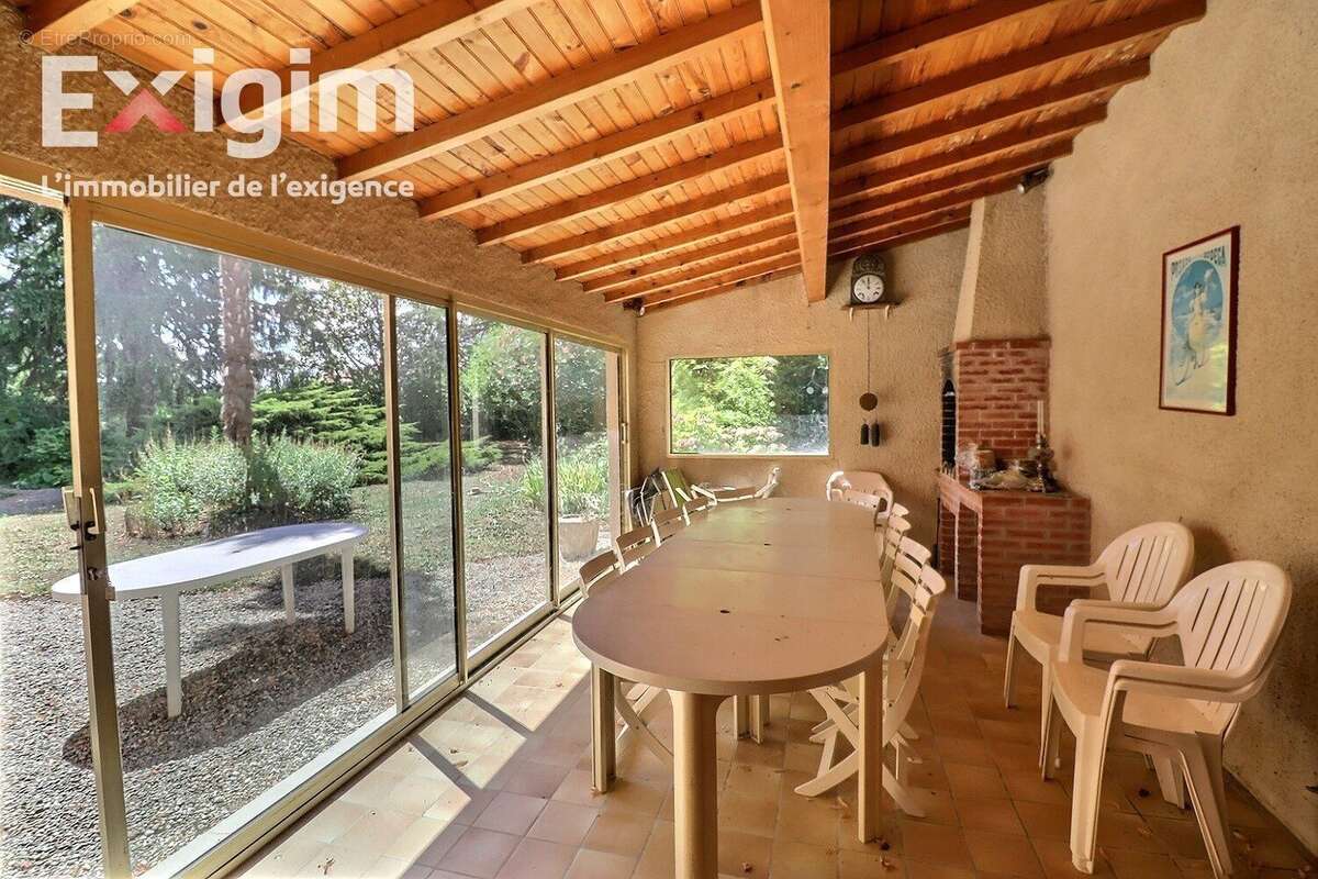 Maison à CHANOS-CURSON
