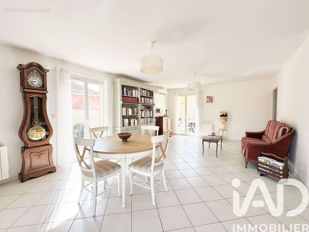 Photo 2 - Maison à UZES