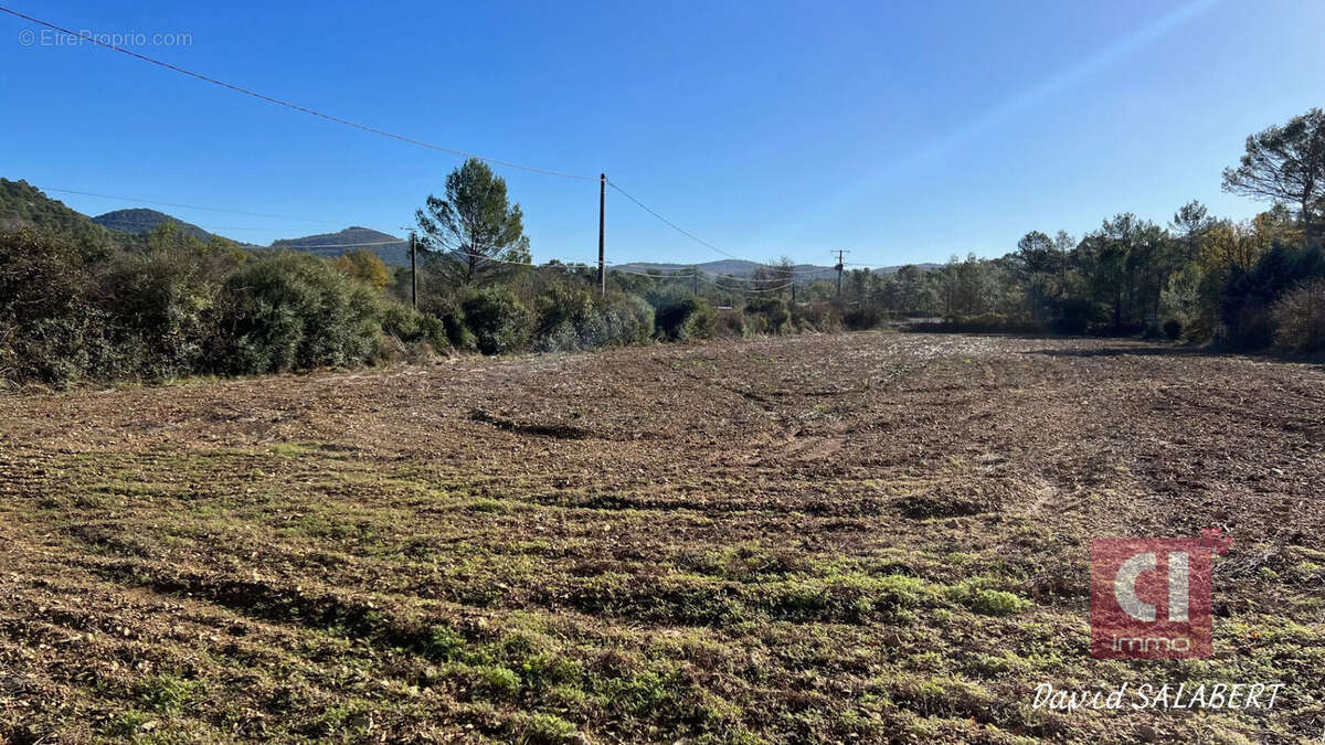Terrain Rocbaron 4880 m2 - photo 2