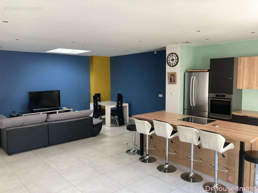 Appartement 107 m² à Unieux  - photo 16