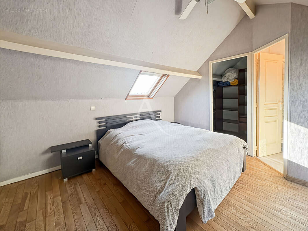 Maison à SAINT-LEGER-DU-BOURG-DENIS